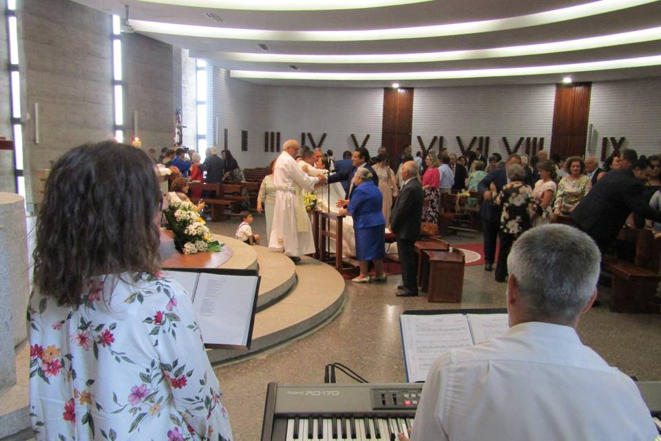 Ceremonia religiosa de Laura y Lore