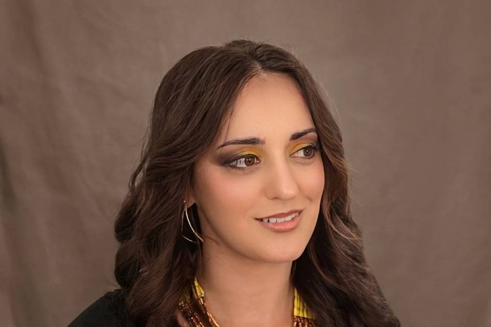 Maquillaje amarillo