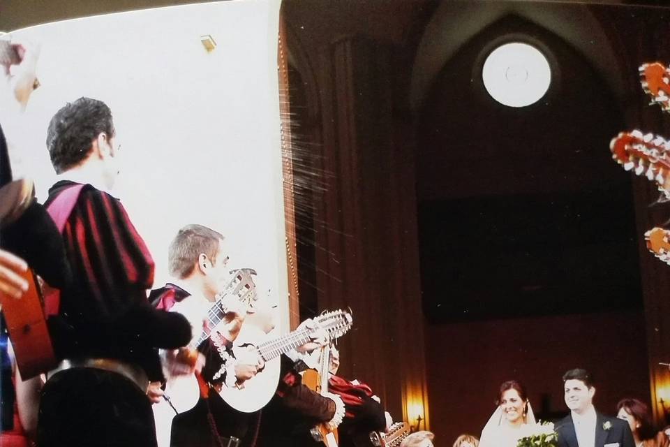 Sorpresa al salir de la Iglesia