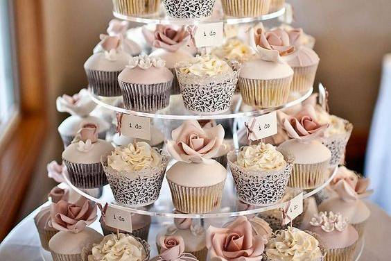 Tarta de boda con cupcakes