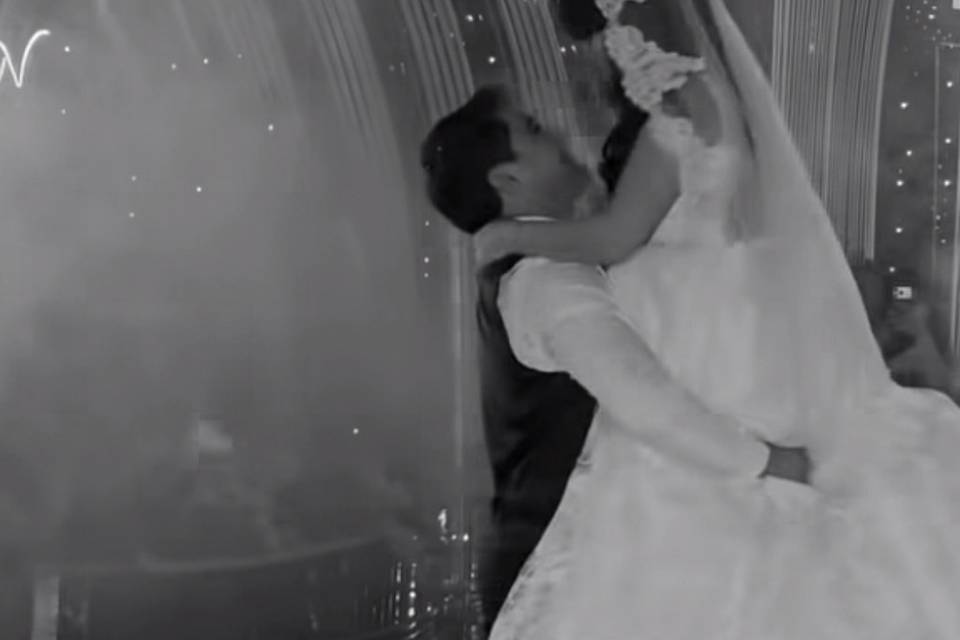 Portes lleno de amor bailando
