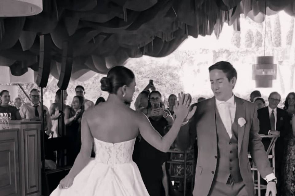 Inicio de baile miradas y amor