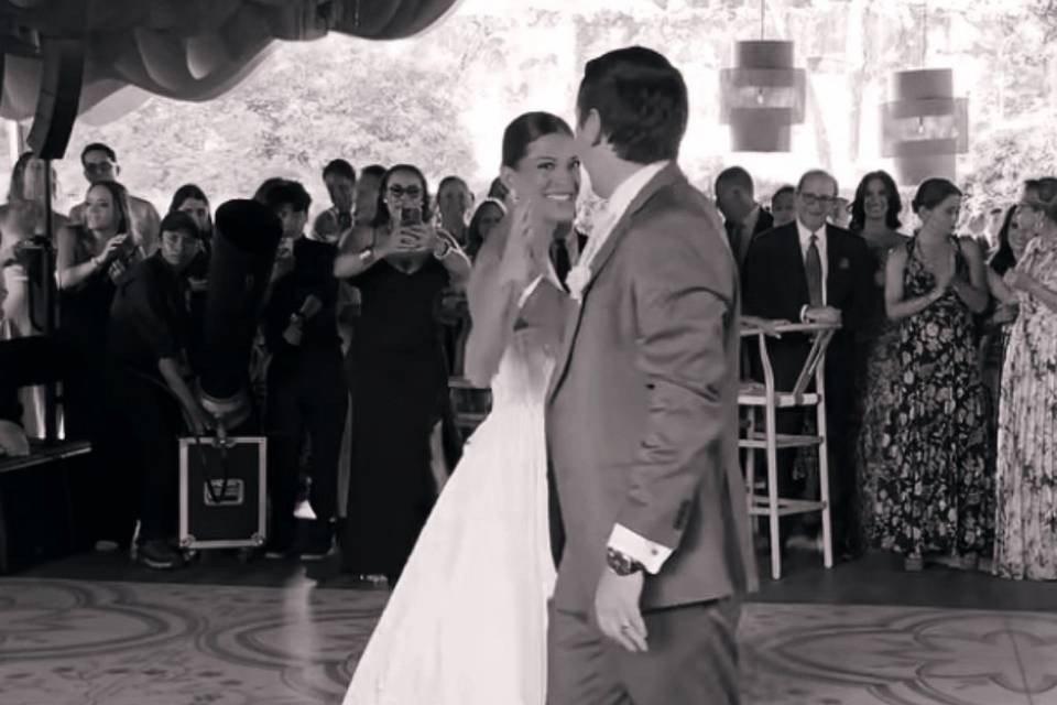 Así continúan bailando juntos