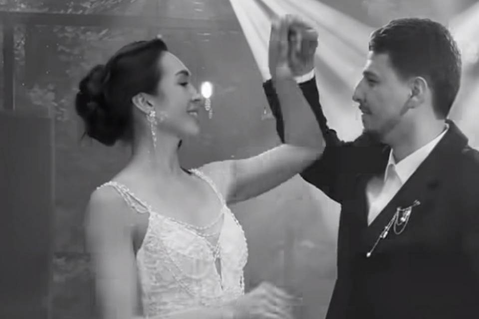 Momento de la vuelta bailando