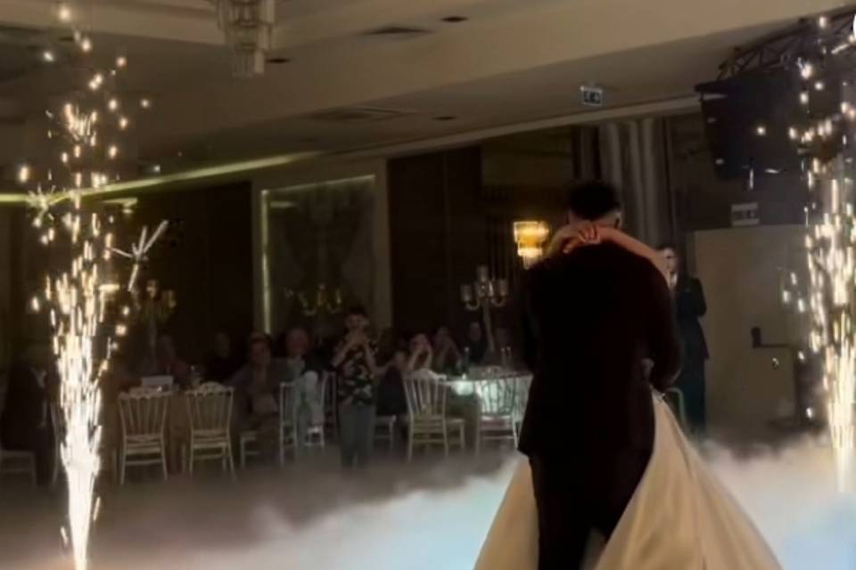Así empiezan bailando juntos