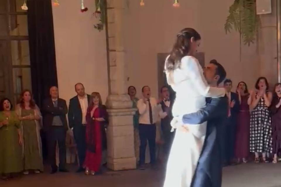 Ese portes de amor bailando💖
