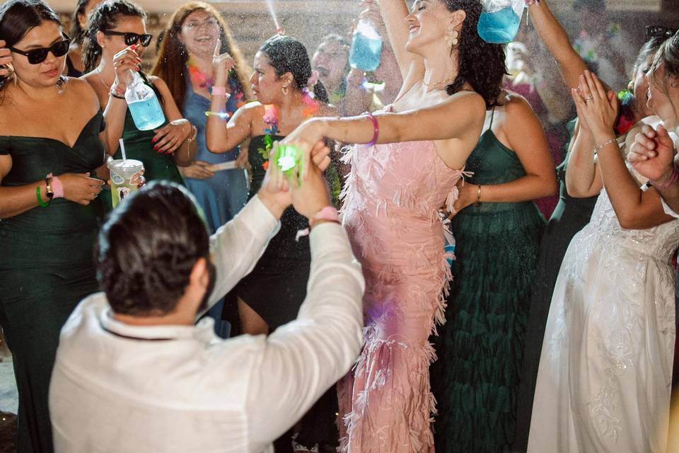 Así le piden matrimonio bailan