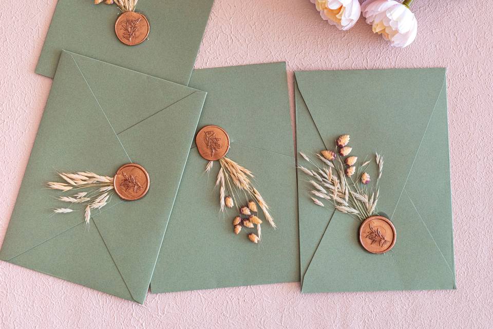 Sobres con lacre y decoración