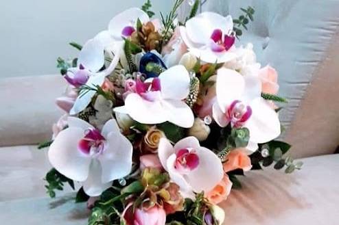 Bouquet de orquídeas y flores