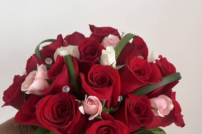 Ramo de rosas con rosas