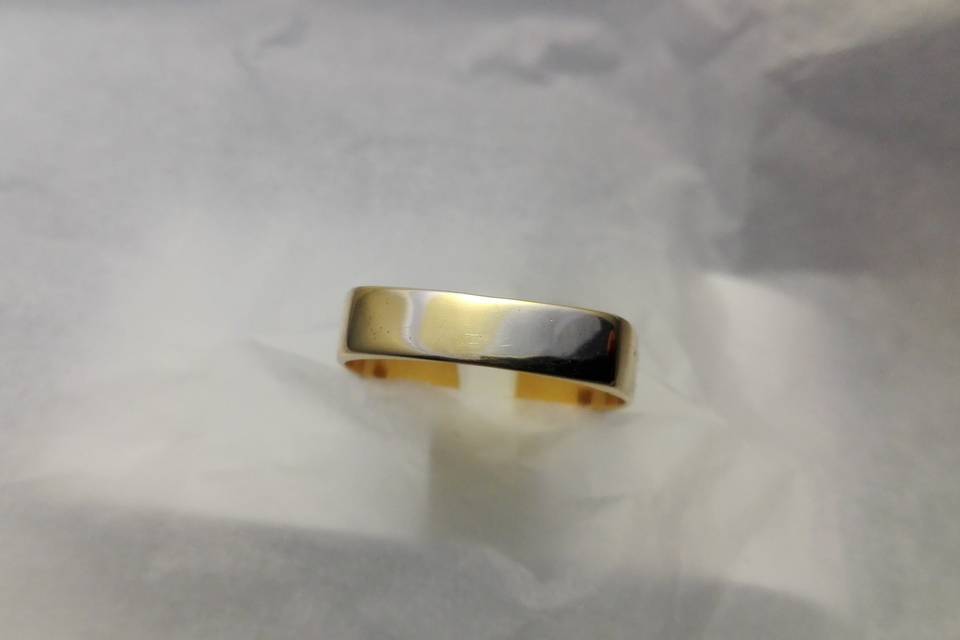 Anillo de oro