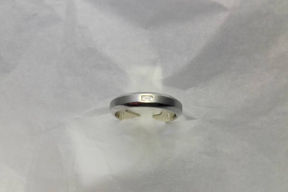 Anillo de oro blanco