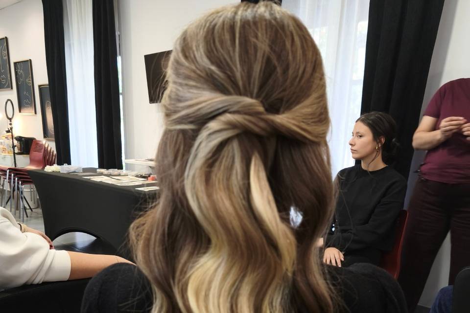 Semirecogido con ondas glam