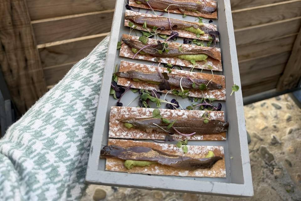 TOSTA DE ANCHOA CON AGUACATE