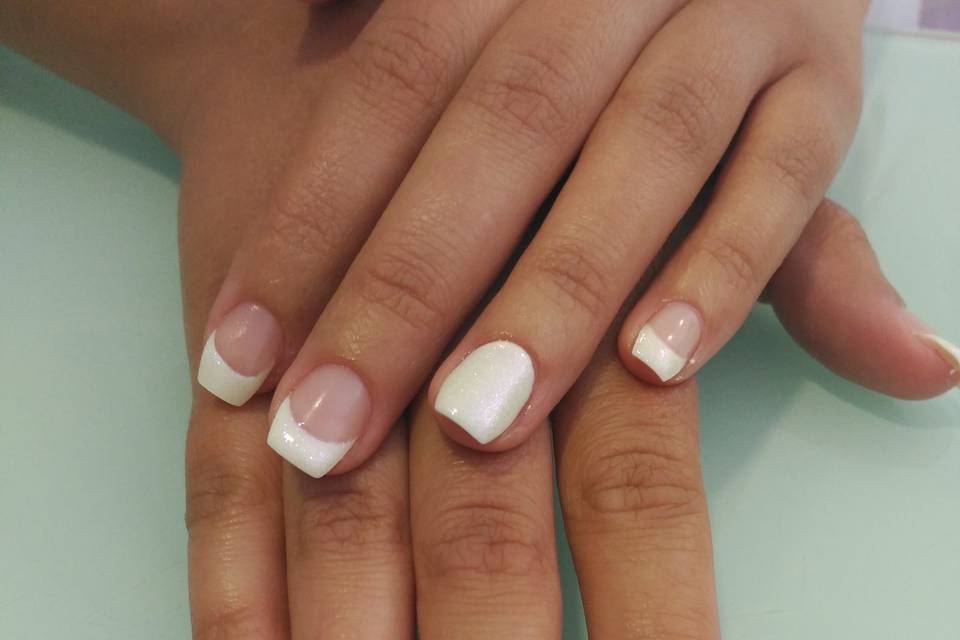 Uñas esculpidas de novia