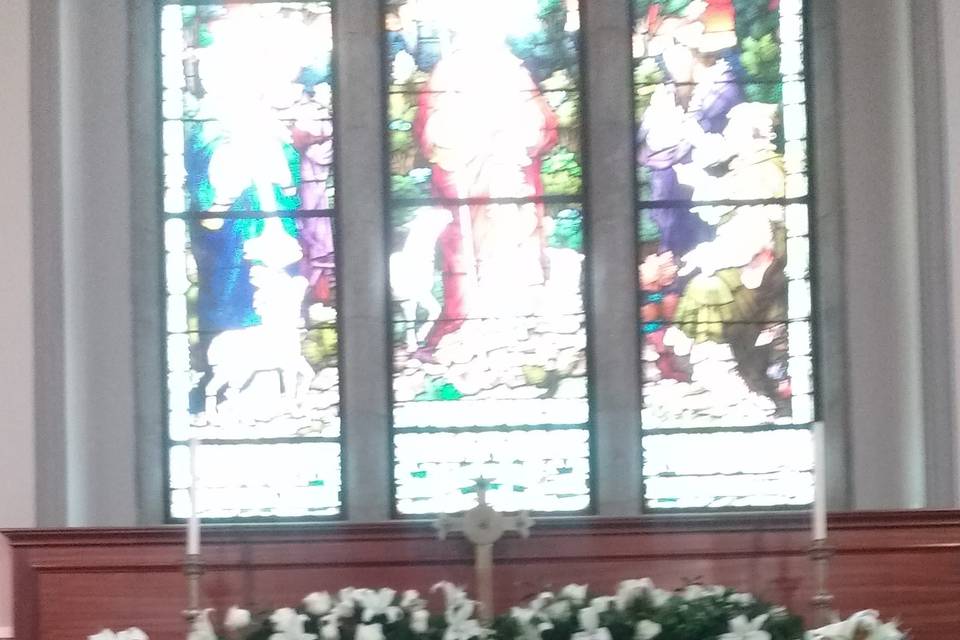 Decoración floral de la iglesia