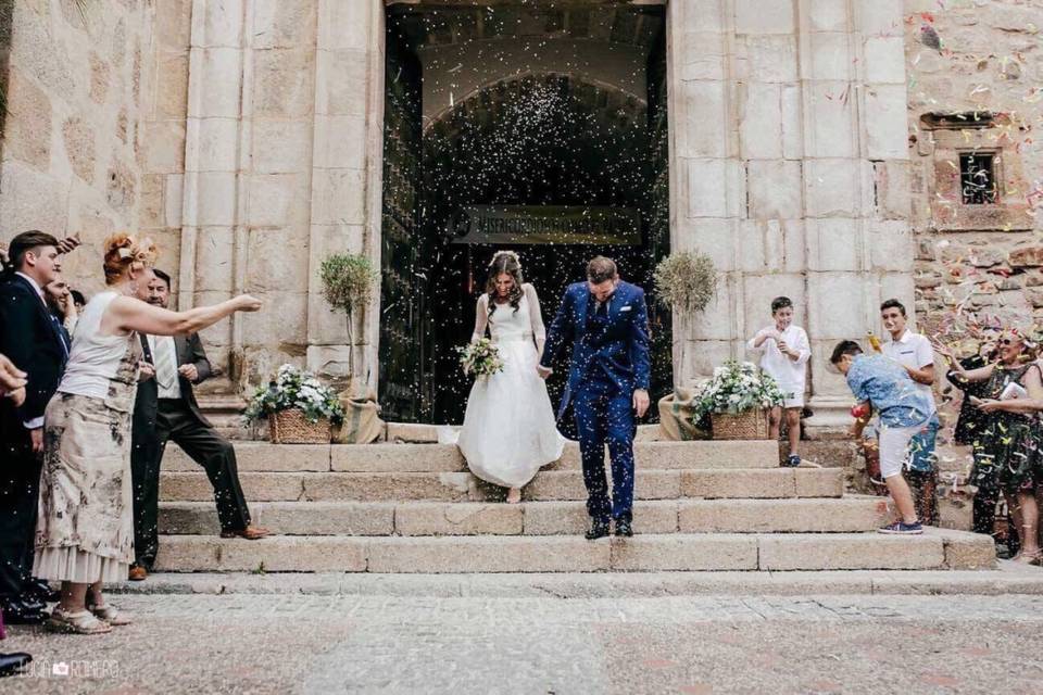 Novios en la iglesia