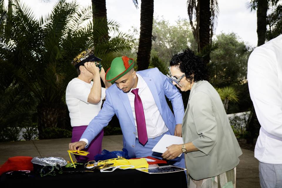 SOMBRERO_VERDE_ROJO_PLUMA