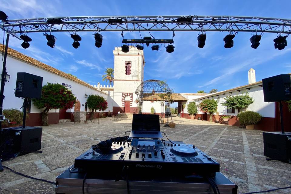 Cabina Pioneer DJ de alta gama