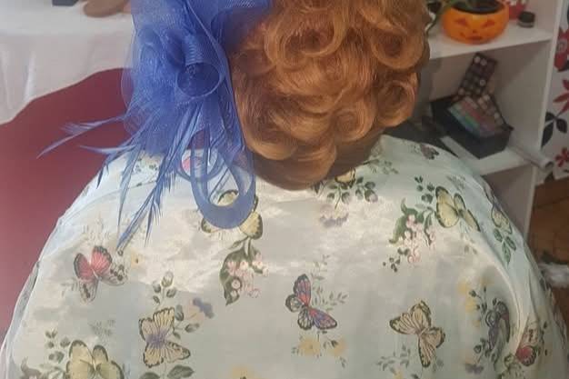 Semirecogido cabello corto