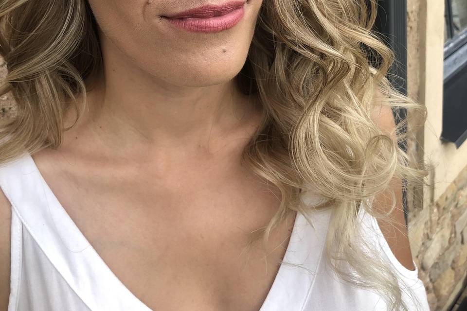 Hairstyle & makeup