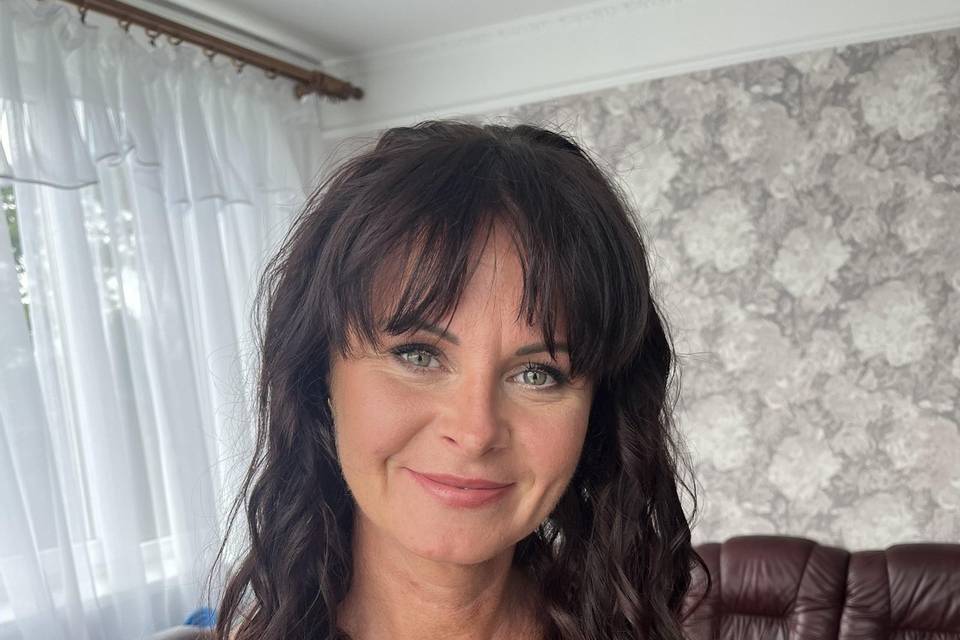 Hairstyle & makeup