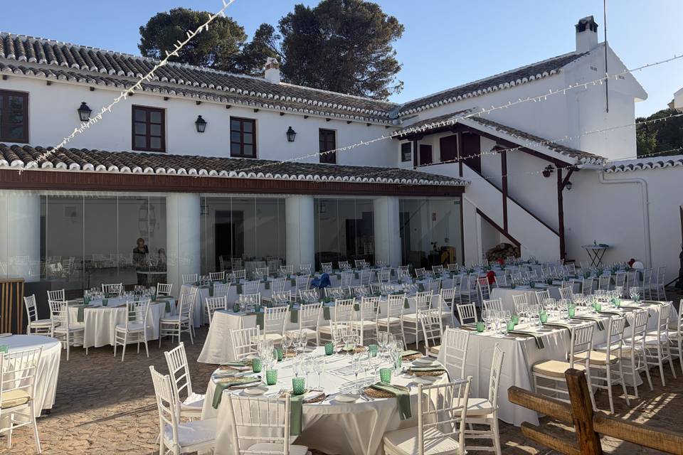 Cena preparada en el patio