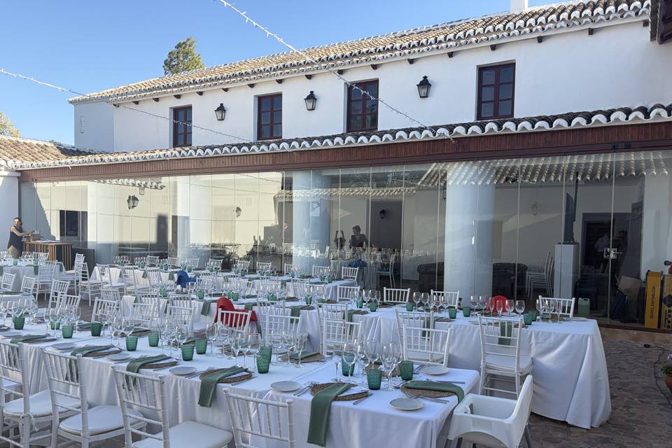 Cena preparada en el patio