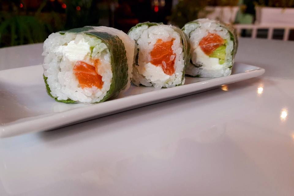 Maki de salmón primavera