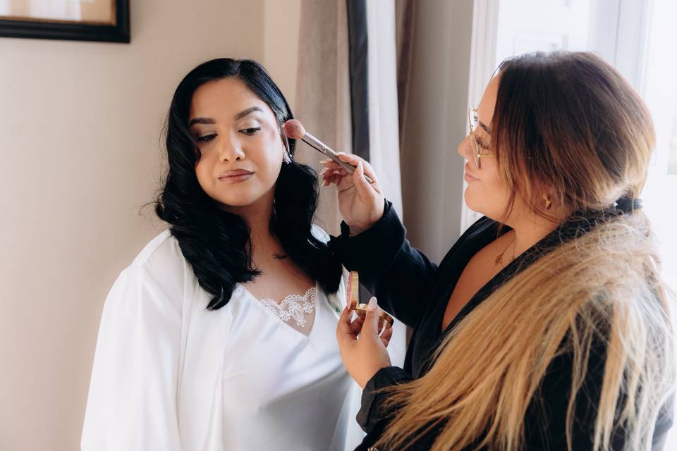 Perla Dago Makeup