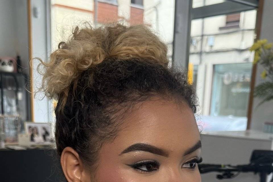 Perla Dago Makeup