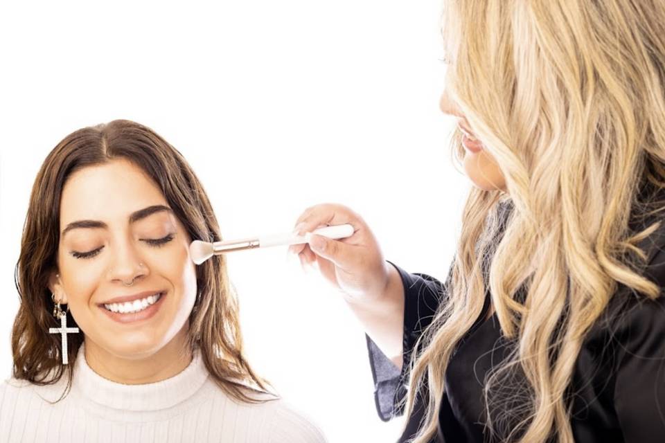 Perla Dago Makeup