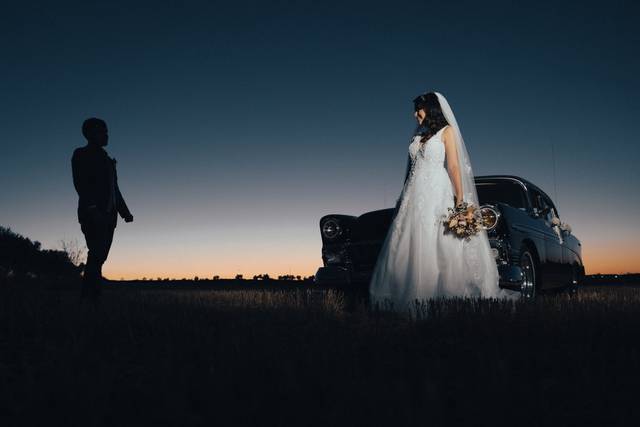 Pareja en puesta de sol