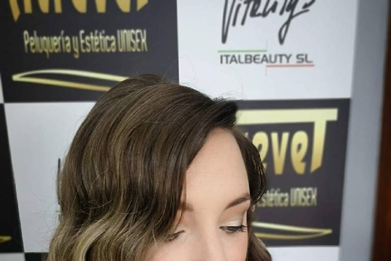 Ondas y maquillaje