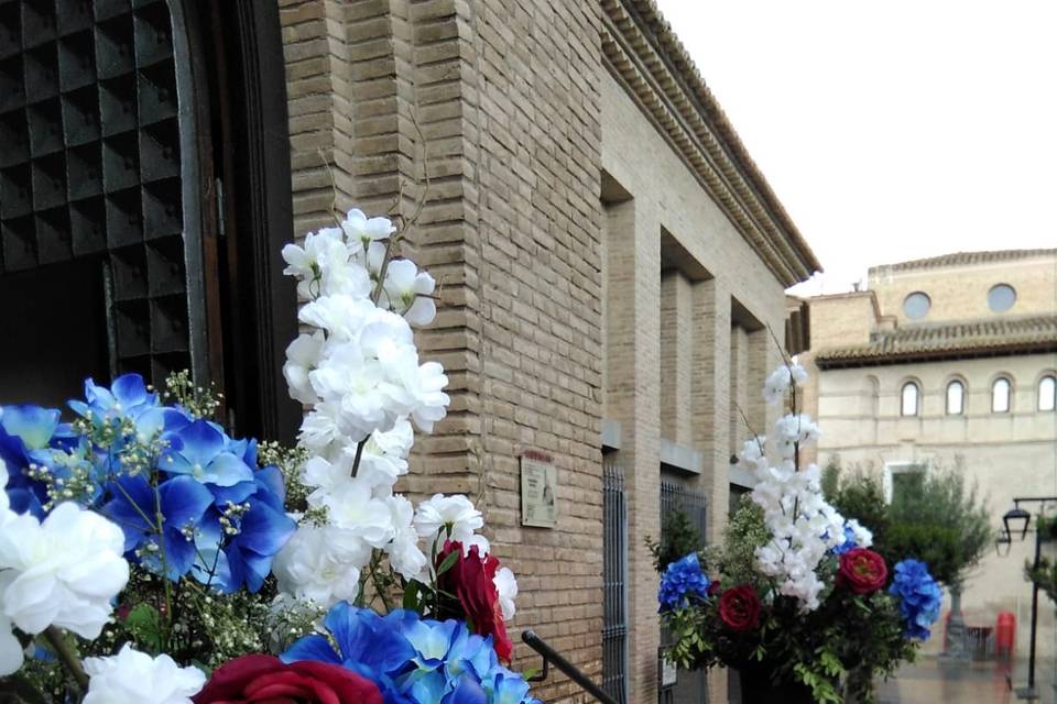 Decoración de la puerta de la iglesia