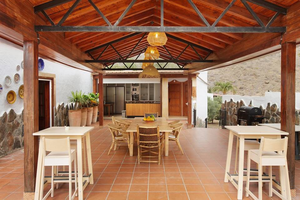 Pergola con baños y cocina