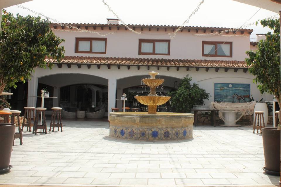 Patio de la Fuente