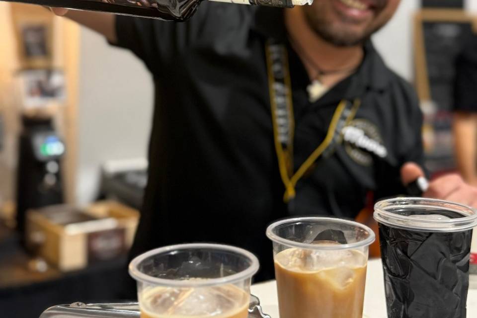 Sirviendo Crema de Café Coffee