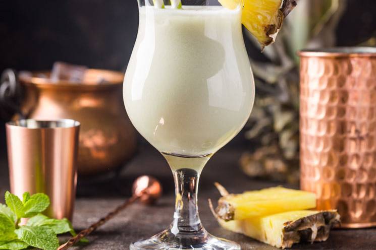 Como hacer piña colada con alcohol