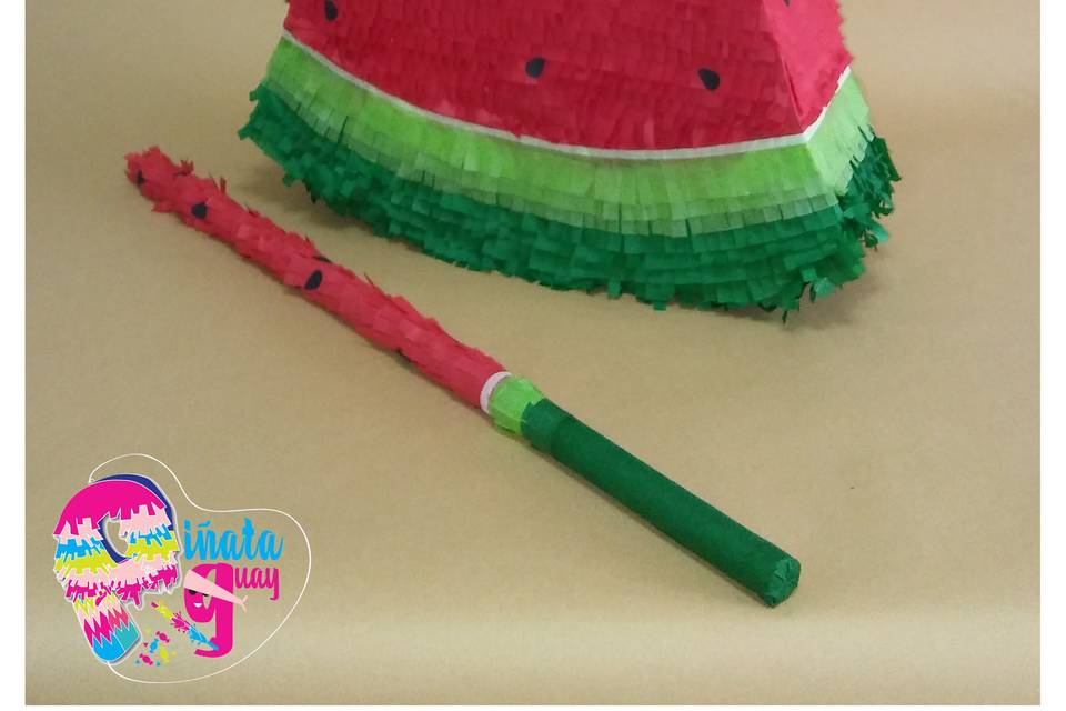 Piñata de sandia y palo