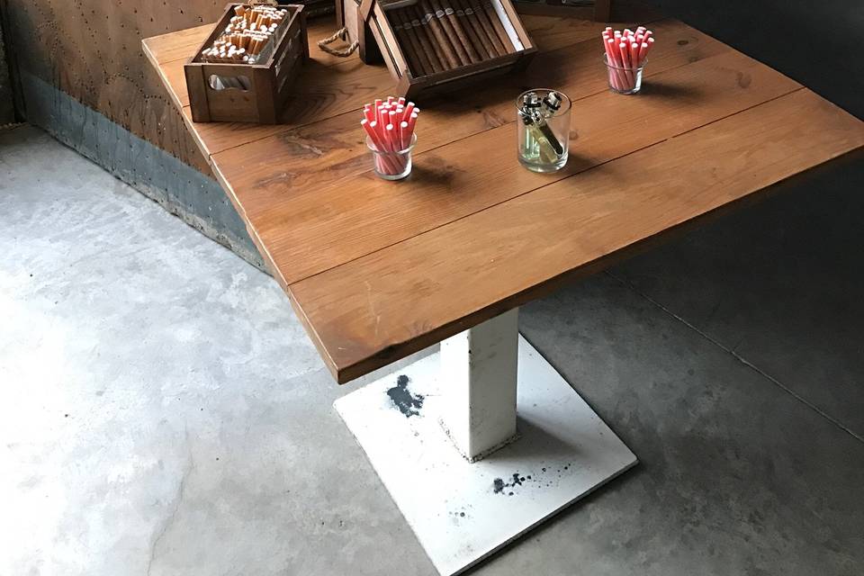 Cigar bar