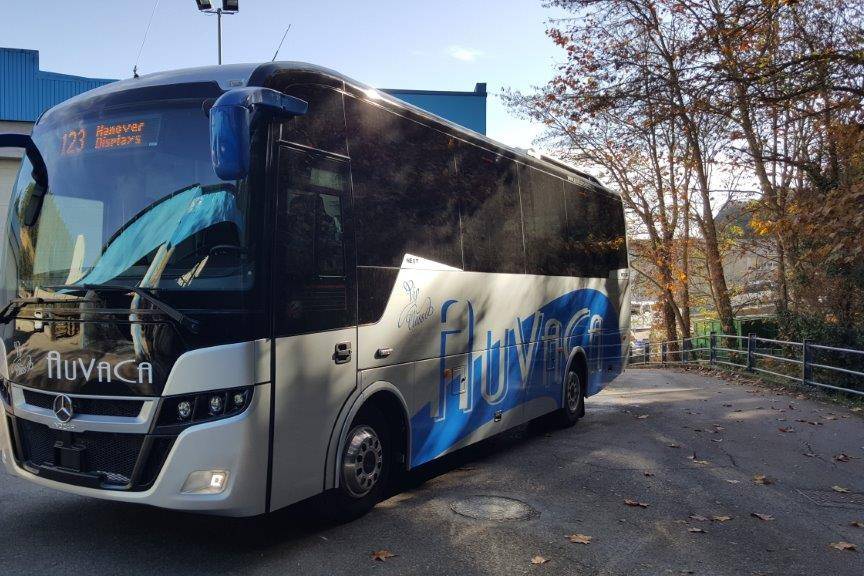 Autobús de 60 pasajeros