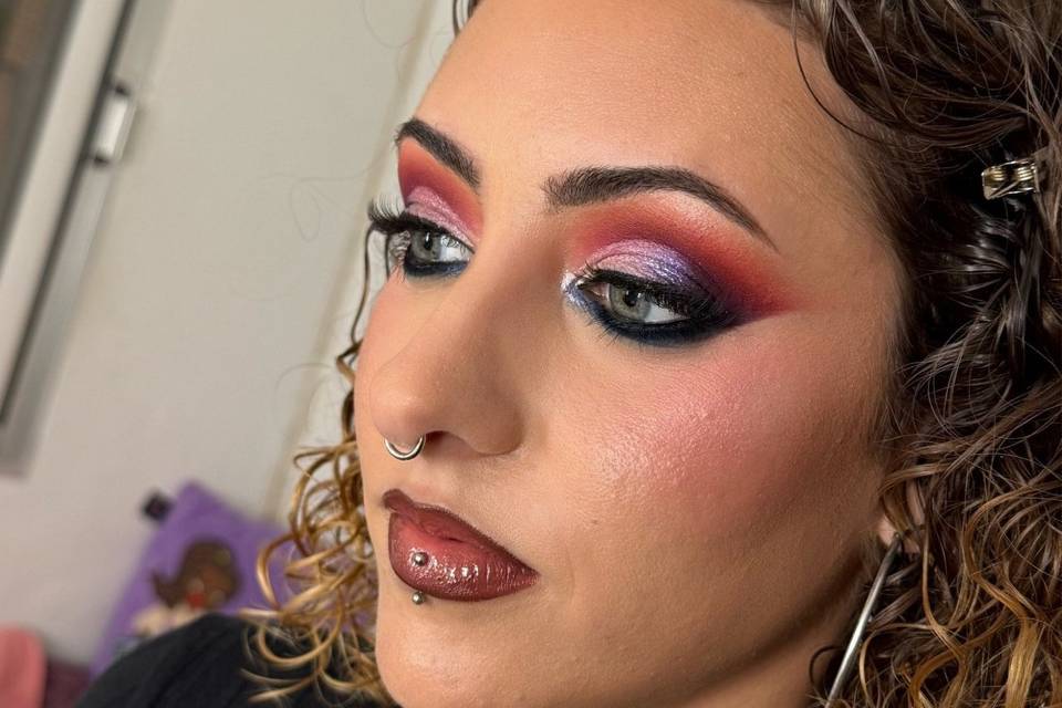 Maquillaje tonos violetas