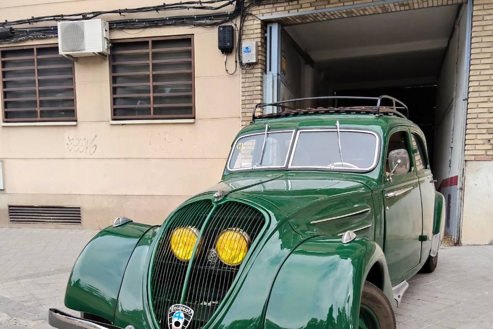 Peugeot 402