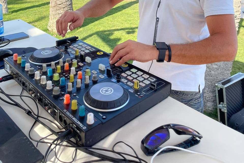 DJ. Equipos sonido