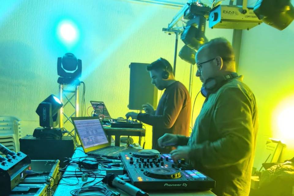 DJ