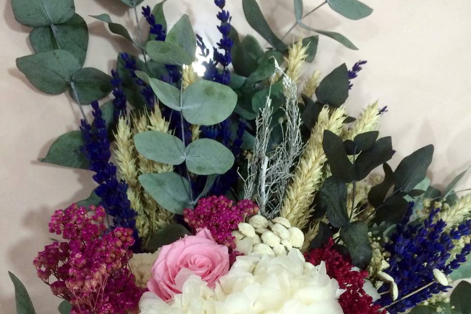 Ramo de novia con flores preservadas