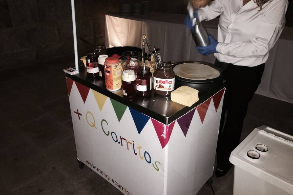 Carrito de crêpes con frutas