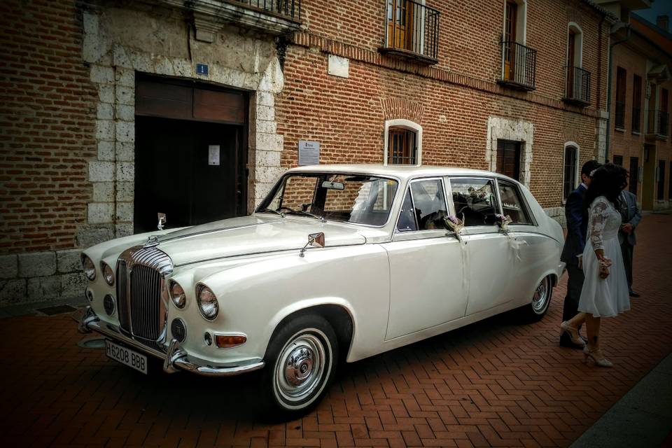 Jaguar Daimler DS420