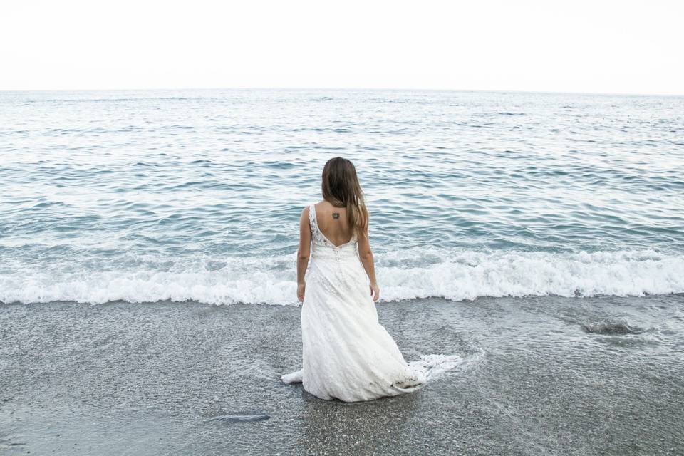 La novia en la playa